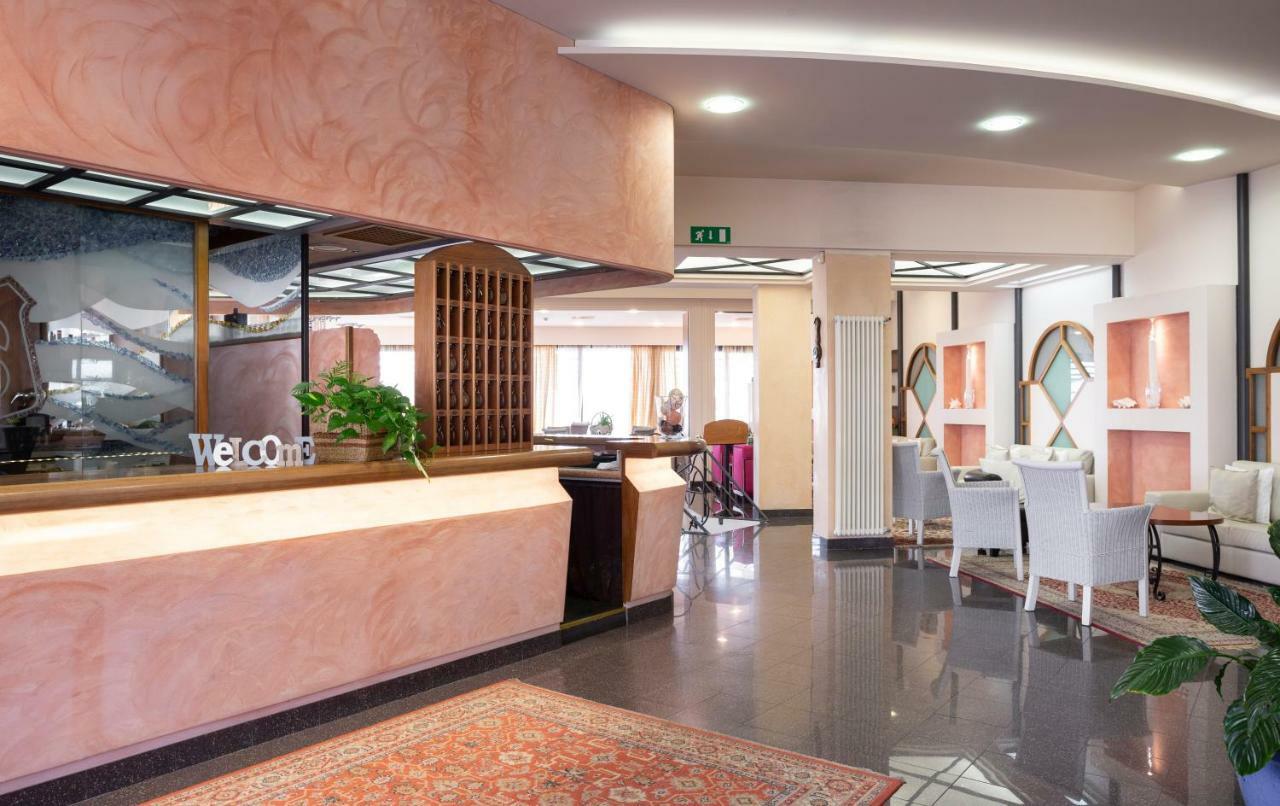 Hotel Strand 벨레지아아지마리나 외부 사진